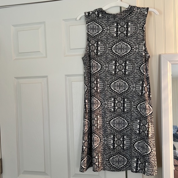 Black and white print dress - Picture 2 of 3
